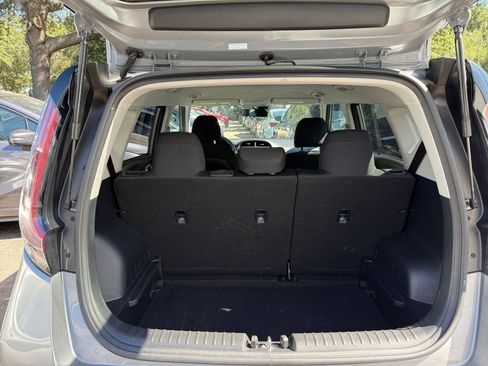 Used 2025 Kia Soul LX w/ LX Technology Package FWD image 28