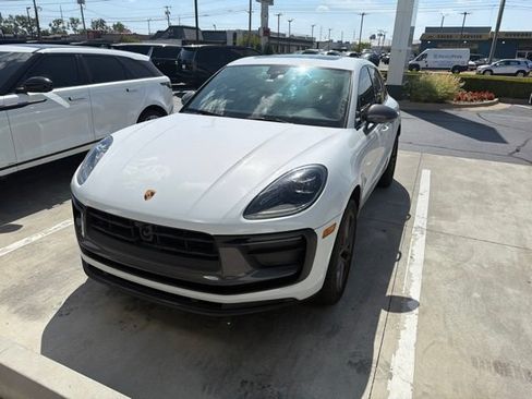 Used 2025 Porsche Macan AWD/4WD image 2