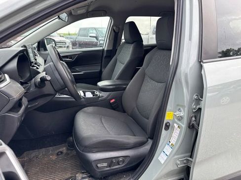 Used 2021 Toyota RAV4 XLE AWD/4WD image 5