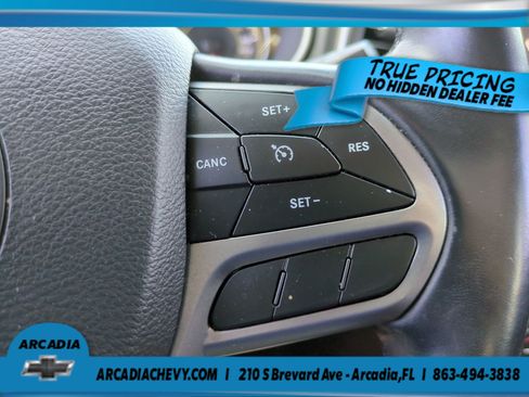 Used 2021 Jeep Cherokee Latitude Lux w/ Comfort/Convenience Group FWD image 24