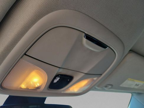 Used 2019 Jeep Cherokee Latitude w/ Popular Appearance Group image 33