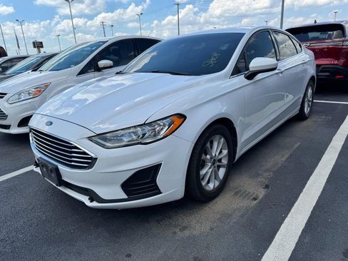 Used 2020 Ford Fusion SE FWD image 3