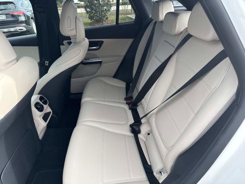 Used 2025 Mercedes-Benz GLC 300 image 15