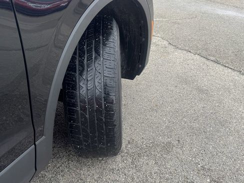 Used 2020 Volkswagen Tiguan S image 12