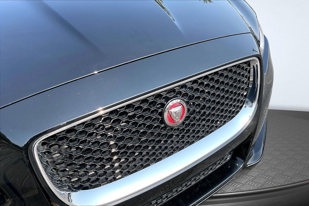 Used 2018 Jaguar XJ R-Sport RWD image 33