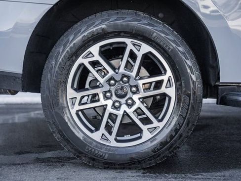 Used 2025 Ford Expedition Active image 32