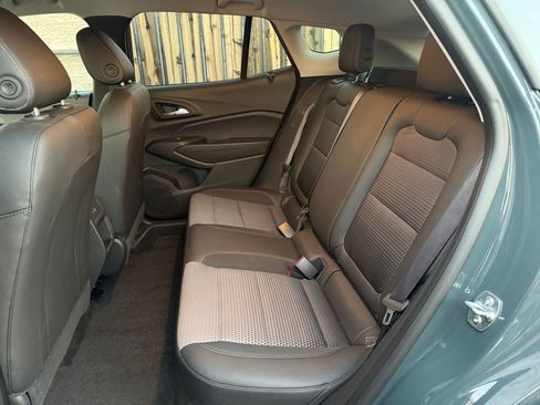 Used 2025 Chevrolet Trax LT w/ LT Convenience Package image 36