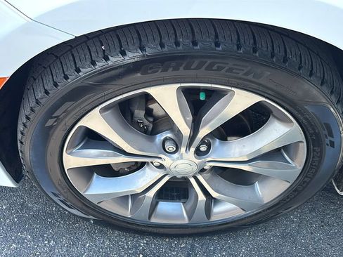 Used 2018 Chrysler Pacifica Limited w/ Tire & Wheel Group FWD image 35