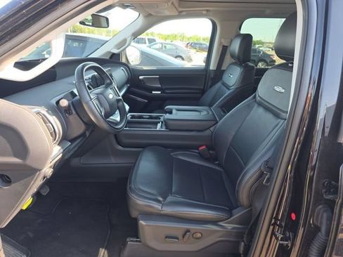 Used 2025 Ford Expedition Platinum AWD/4WD image 6