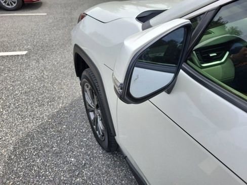 Used 2022 Toyota RAV4 XLE Premium image 18