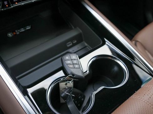 New 2026 Chevrolet Suburban High Country image 27