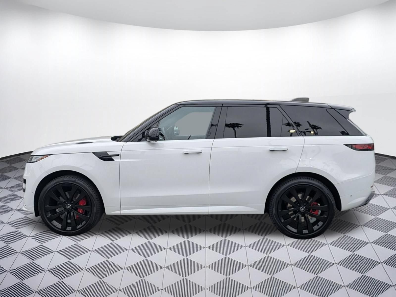 Used 2023 Land Rover Range Rover Sport SE Dynamic AWD/4WD image 2