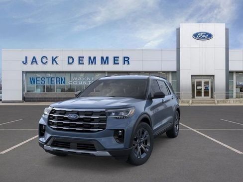 Used 2026 Ford Explorer Active w/ Active Comfort Package AWD/4WD image 2