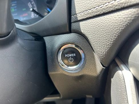 Used 2025 Toyota RAV4 XLE AWD/4WD image 18