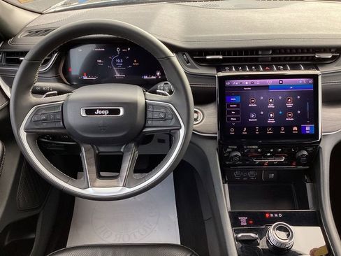 Used 2024 Jeep Grand Cherokee L Limited w/ Luxury Tech Group II image 20