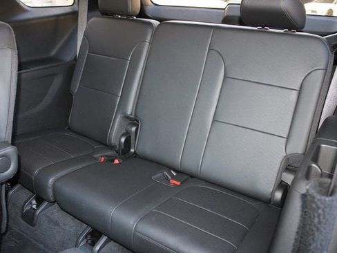 Used 2023 Chevrolet Traverse High Country image 7