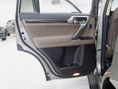 Used 2023 Lexus GX 460 Premium w/ Accessory Package AWD/4WD image 35