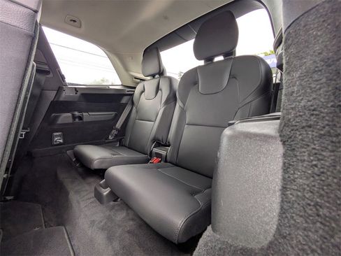 Certified 2022 Volvo XC90 T6 Momentum image 17