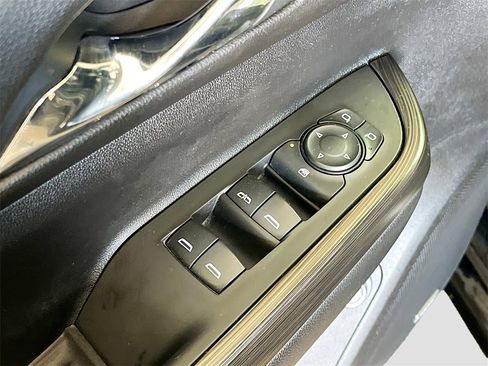 Used 2019 GMC Acadia SLT image 17