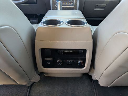 Used 2016 Lincoln Navigator Select image 24