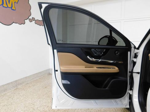 Used 2021 Lincoln Corsair Reserve image 28