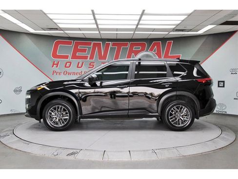 Used 2023 Nissan Rogue S image 3