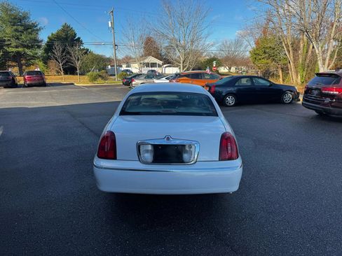Used 2001 Lincoln Town Car Executive image 5
