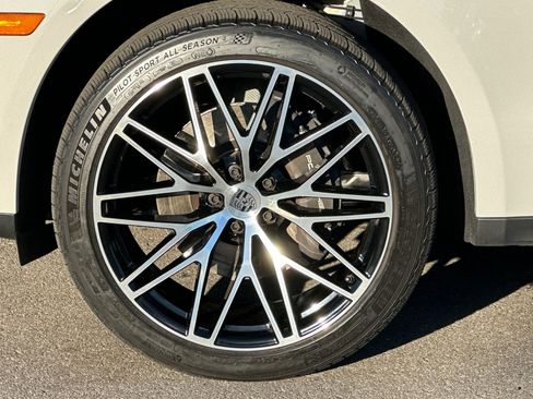 Used 2025 Porsche Macan image 27