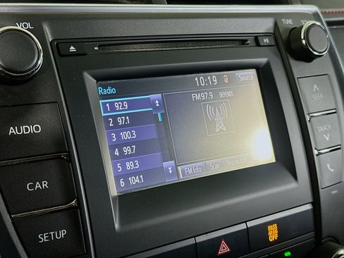 Used 2017 Toyota Camry SE FWD image 19