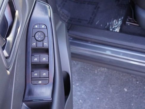 Used 2025 Nissan Rogue S image 14