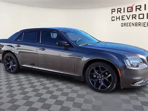 Used 2023 Chrysler 300 Touring w/ Sport Appearance Package image 2