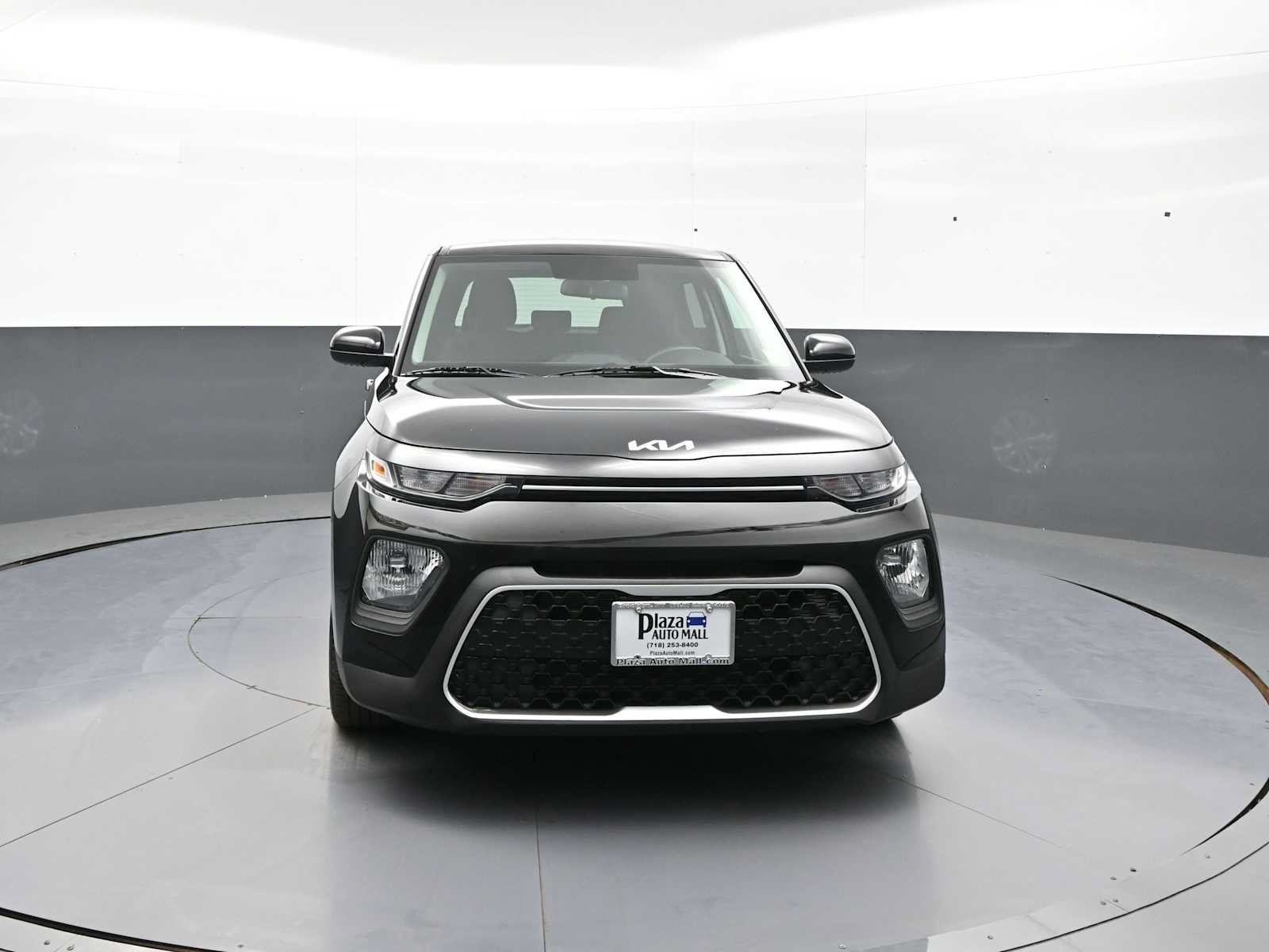 Used 2022 Kia Soul LX FWD image 2