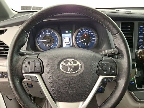 Certified 2019 Toyota Sienna XLE w/ XLE Navigation Package FWD image 8