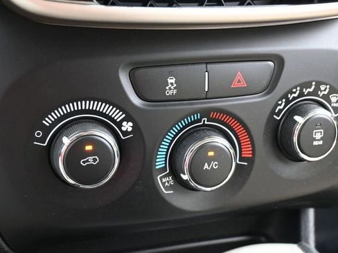 Used 2016 Jeep Cherokee Sport AWD/4WD image 18