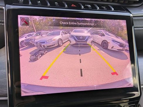 Used 2023 Jeep Grand Cherokee Limited w/ Black Appearance Package image 24