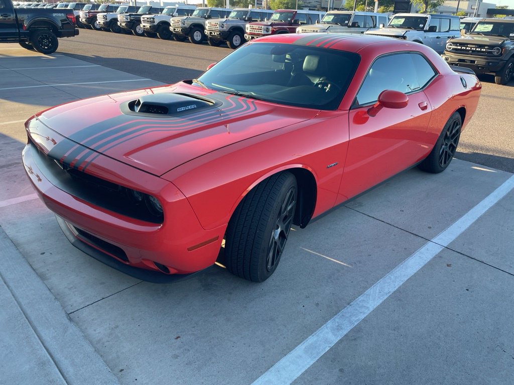 Used 2018 Dodge Challenger R/T RWD image 1