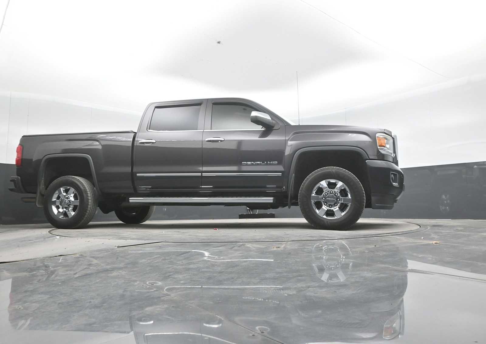 Used 2015 GMC Sierra 2500 Denali w/ Driver Alert Package AWD/4WD image 39