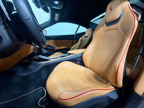 Used 2020 Ferrari Portofino RWD image 5
