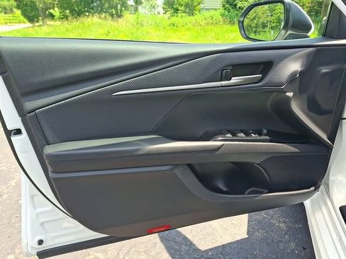 Used 2025 Toyota Camry SE FWD image 13