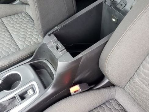 Used 2019 Chevrolet Equinox LT w/ Driver Convenience Package image 18