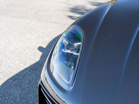 Certified 2025 Porsche Macan image 19