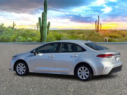 Used 2025 Toyota Corolla LE image 4