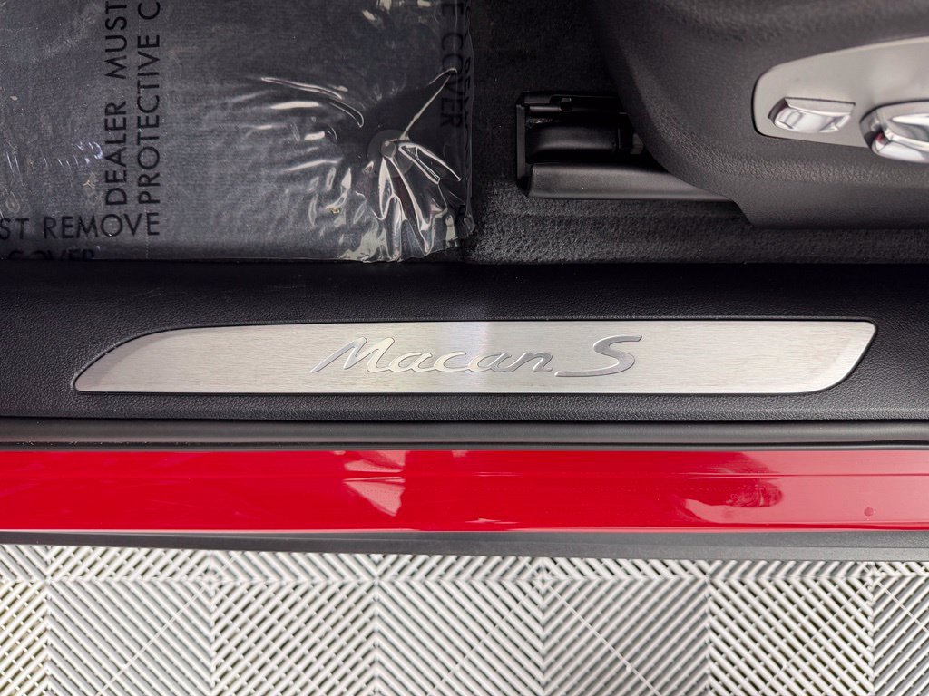 Certified 2024 Porsche Macan S AWD/4WD image 22