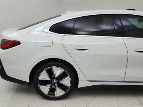 Used 2025 BMW i4 eDrive40 image 12