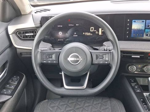 Used 2025 Nissan Kicks SV FWD image 21