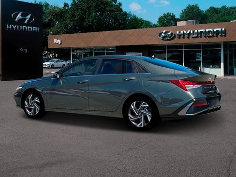 New 2025 Hyundai Elantra Limited image 4