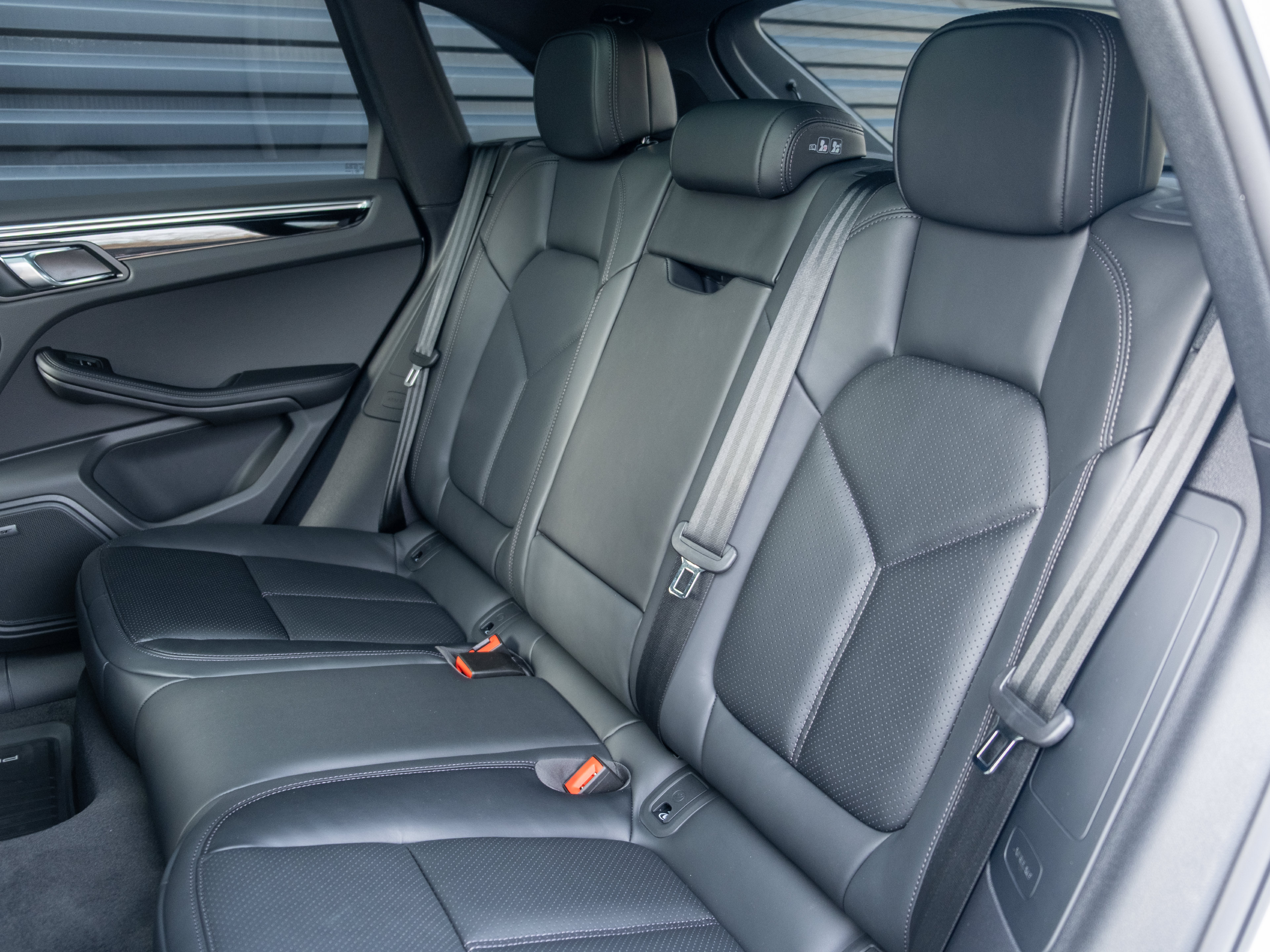 Certified 2026 Porsche Macan AWD/4WD image 36