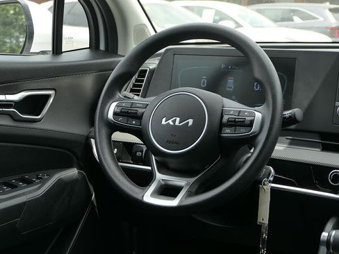 Used 2025 Kia Sportage LX FWD image 29