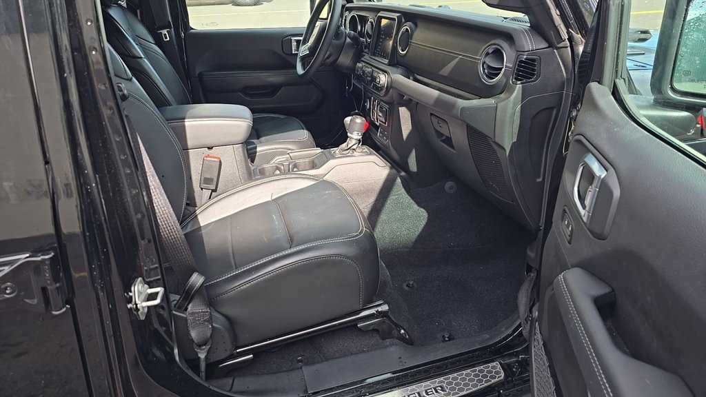Used 2023 Jeep Wrangler Unlimited Sahara w/ Cold Weather Group AWD/4WD image 5