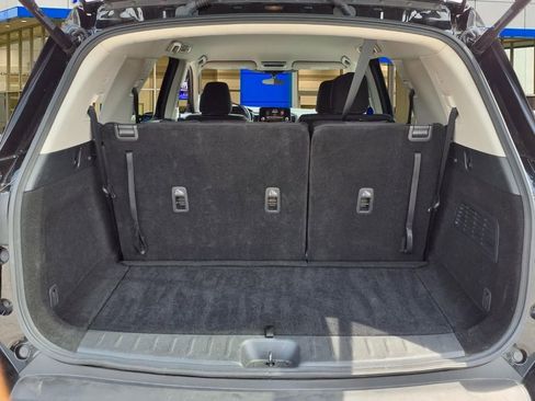 Used 2025 Nissan Pathfinder SV FWD image 25